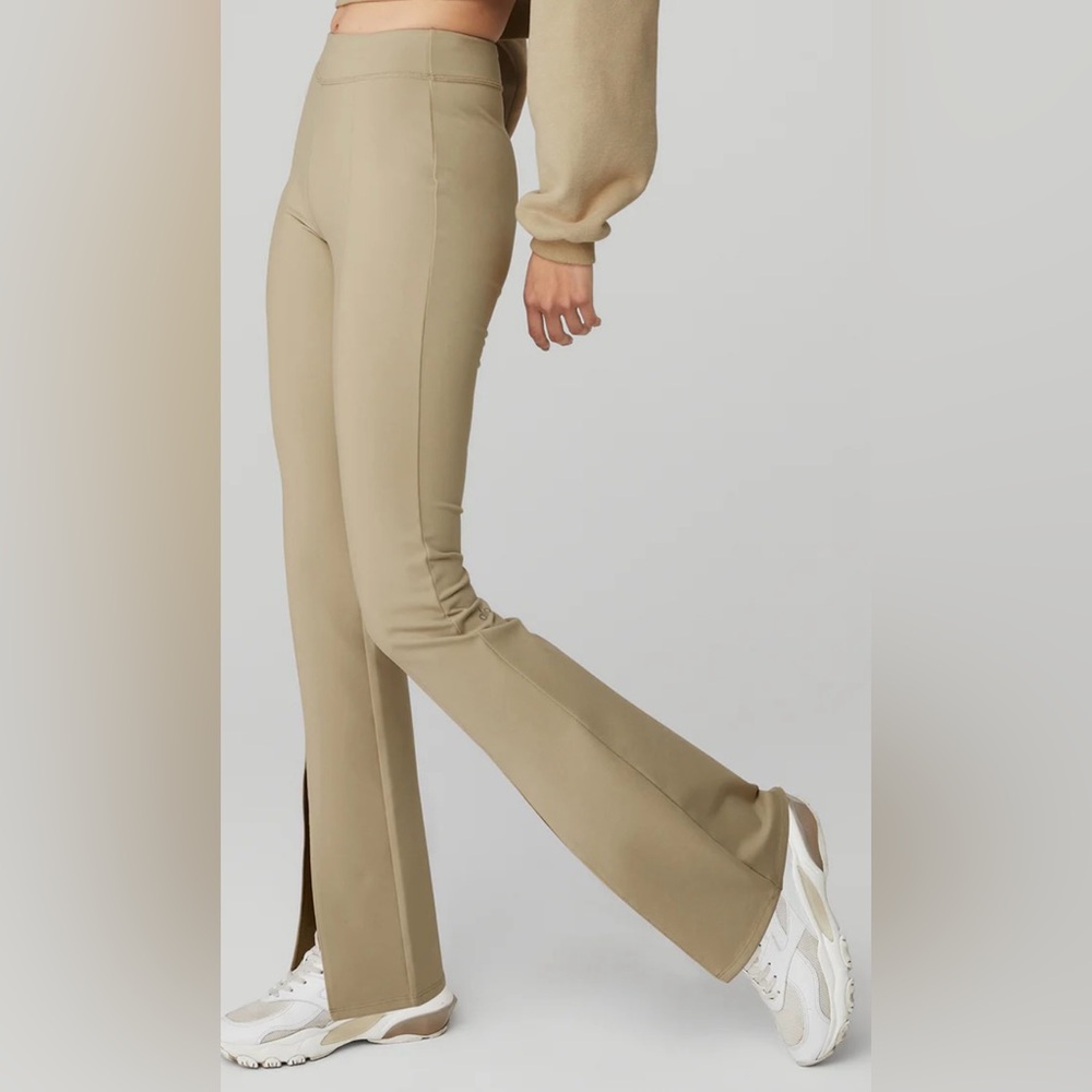 ALO Airbrush Flutter Legging in CA Sand